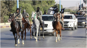Description : Description : es combattants de l'Etat islamique paradent dans les rues de Racca (Syrie), le 30 juin 2014.